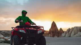 Kapadokya: Göreme ATV macera turu gün batımı veya gündüz.