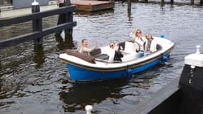 Leiden: Electric boat rental (6 pers.)