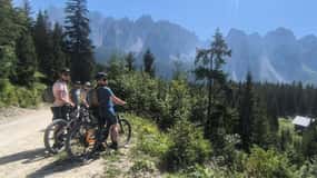 Salzkammergut: Geführte E-Bike Tour auf die Almen in Gosau und Hallstatt