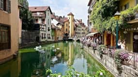 Annecy: Private Guided Tour - Discover "Venice of the Alps"