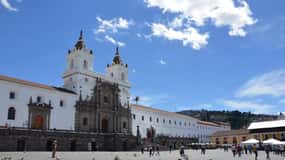 Scopri il battito del cuore di Quito e fermati sull'Equatore del mondo