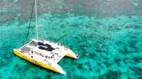 From Falmouth/Ocho Rios: Negril Beach and Catamaran Cruise