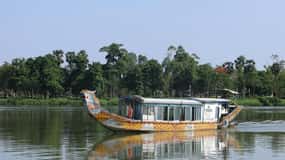 Hue Motorbike & Boat Tour: Countryside, Pagoda & Royal Tombs