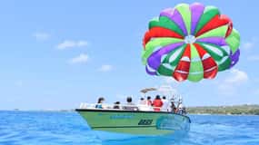 SAN ANDRES: VOO DE PARASAIL SOBRE O MAR DE 7 CORES