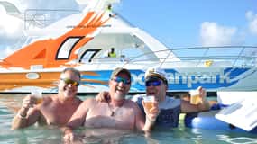 Escursione in catamarano con snorkeling, barbecue e musica