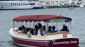 Annapolis: Electric Boat Rental - Duffy Sun Cruiser - 10ppl