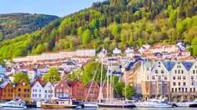 Bergen: Express Walk with a Local in 60 minutes