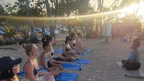 San Juan: Ocean Breeze Sunset Yoga Beach Class