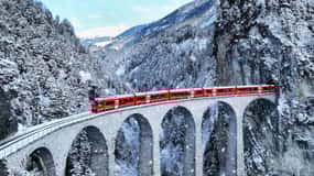 Från Milano: Bernina-tåg, schweiziska Alperna & St Moritz dagsutflykt