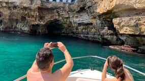 From Bari: Day tour to Polignano a Mare, boat ride and free time