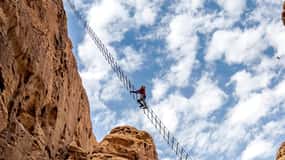 Klettere die neue AlUla-Treppe in den Himmel hinauf