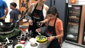 Chengdu: Clase de Cocina con Mercado Fresco Experiencia de Medio Día