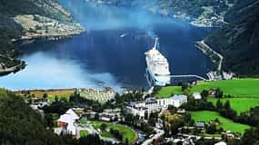 From Geiranger: Dalsnibba & Eagle Road Private Tour & Picnic