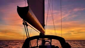 Ponta Delgada: Luxury Private Sunset Tour with Snacks&Drinks
