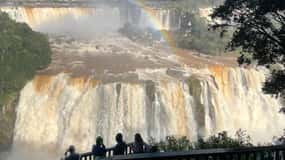 Um dia nas Cataratas do Iguaçu de ambos os lados Argentina - Brasil