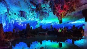 Guilin: Cueva de 1 día, Colina de Xianggong, Barco de Bambú y Espectáculo