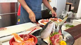 東京：築地魚市場 ストリートフード&ライブ切り分けショー