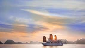 Hanoi: 2-Day Halong Bay Boutique Cruise with Kayaking