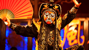 Chengdu: Espectáculo de cambio de caras y acrobacias de la Ópera de Sichuan