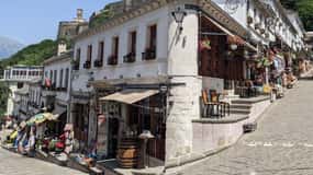 Sarandë: Tour Gjirokaster,Blue Eye & Lekursi Castle