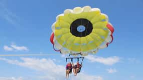 Barcelona: Parasailing med 360º panoramaudsigt over skylinen