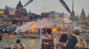 Tour al capvespre a Varanasi amb Ganga Aarti i passeig amb vaixell gratuït