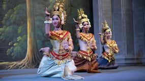 Siem Reap: Apsara Show Including Dinner & Hotel Pickup