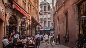 Walking Tour in Lyon with Tastings and Stories