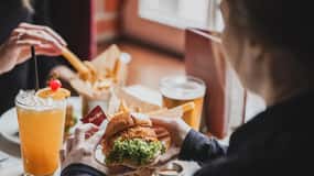 Warszawa: Burgerowe menu w Hard Rock Cafe z Skip-the-Line