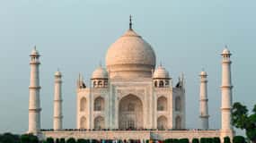 From Delhi: Taj Mahal, Agra & Mathura Tour by Car