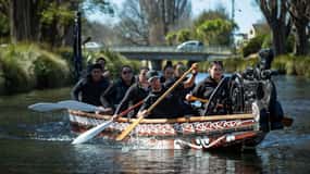 Christchurch: Waka Paddling Experience on the Avon River