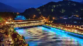 Chengdu: Jiuzhaigou, Dujiangyan, and Emeishan 9-Day Tour