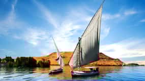 Excursion privée en felouque à Assouan : navigation autour de l'île d'Éléphantine.