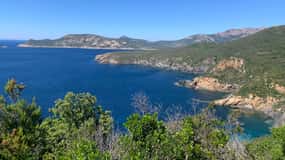 Moitié Terre, Moitié Mer