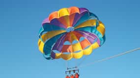 Mackinaw City: Parasailing Adventure