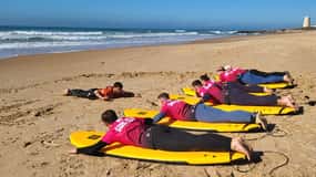 El Palmar: Aula de surfe em grupo.