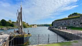 Visita a Suomenlinna em francês com Doro