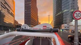 Berlin: Private sightseeing tour with guide in an E-Rickshaw
