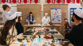 Tokio: Tsukiji Fish Market: Třída výroby sushi s profesionálním šéfkuchařem