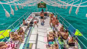 Från Magaluf: Sightseeingkryssning i Palma Bay med levande musik