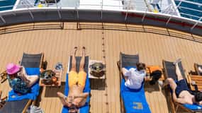 Athens: Saronic Islands Cruise with VIP Area Seating & Lunch