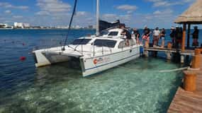 Excursión en Catamarán por Isla Mujeres