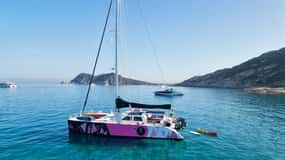 Costa Azzurra: Crociera serale in catamarano con aperitivo