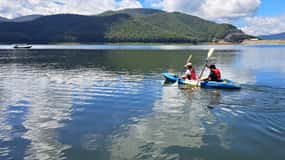 Chiang Mai: Sticky waterfall, lake kayak and cycling tour