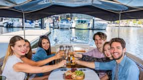 Melbourne: Private Yarra River Cruise w/ Cheese & Wine