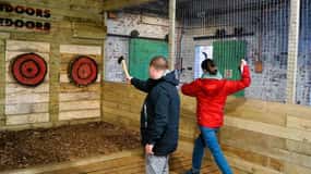 Llangollen: 30-Minute Axe Throwing Session