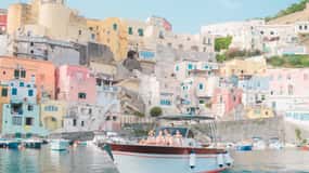 Procida: Fuld ø-tur med båd med badestop og snacks