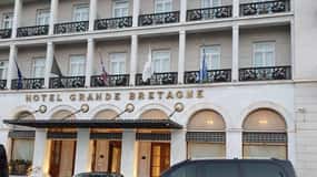 Z hotelu w Atenach do portu wycieczkowego w Pireusie Easy Van i minibusem
