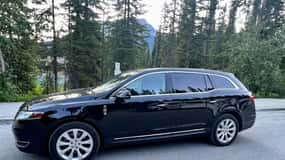Calgary Airport: Transfer to Yamnuska Wolfdog Sanctuary