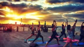 Tel Aviv: Yoga y meditación al atardecer frente a la playa
